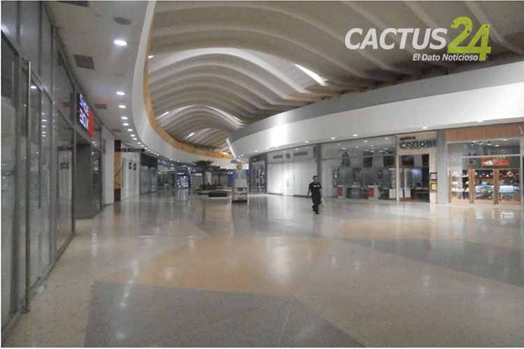 Fotos: Centro comerciales de Punto Fijo solitarios por prevención del Covid-19