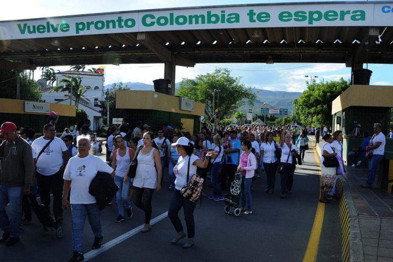 Colombia implementará controles preventivos de salud en frontera con Venezuela