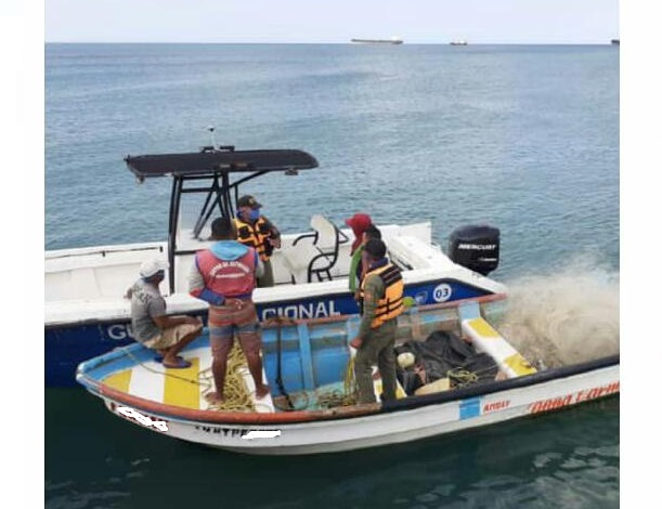 Retenidas cinco embarcaciones por violar cerco epidemiológico en Los Taques