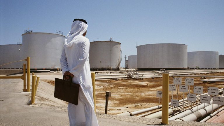Arabia Saudita anuncia plan para subir capacidad de producción de crudo por primera vez en años
