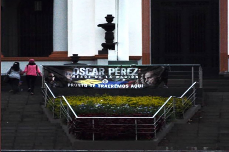 Cuelgan afiches de Óscar Pérez en el Panteón Nacional (+Fotos)
