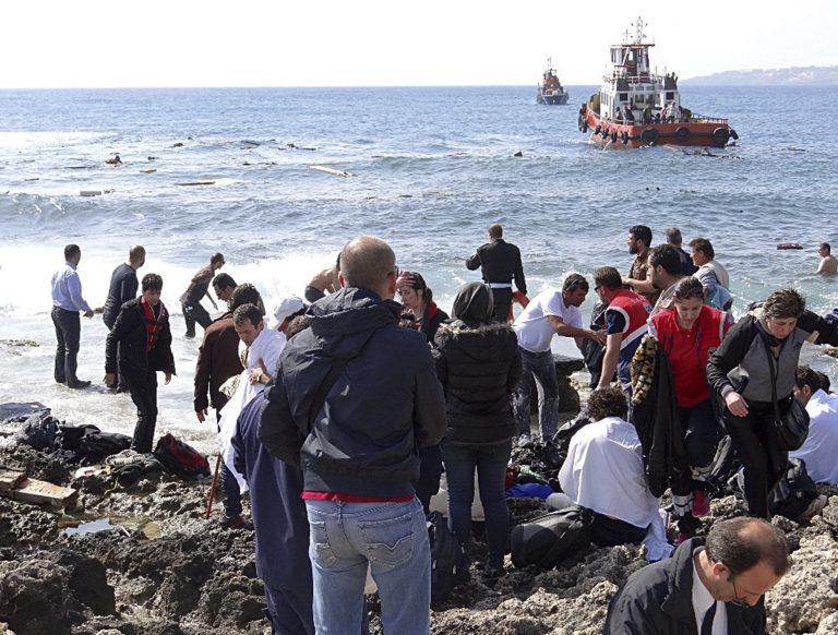 Grecia bloquea a 35.000 migrantes