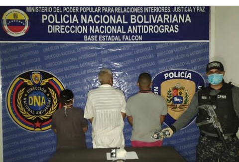 Tres detenidos por microtrafico de droga en Los Taques