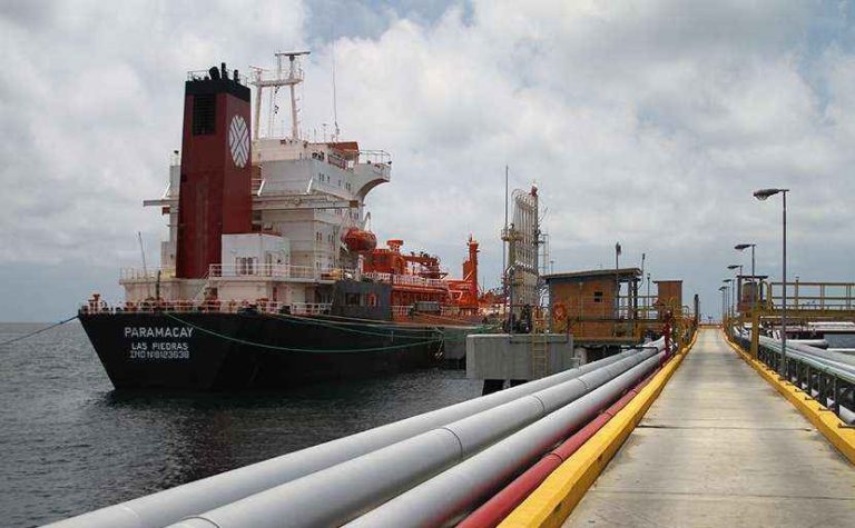 Reuters: exportaciones de petróleo de Venezuela se desplomaron en mayo por demoras en puertos