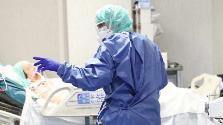 Número de muertos por coronavirus en España supera los 1.000