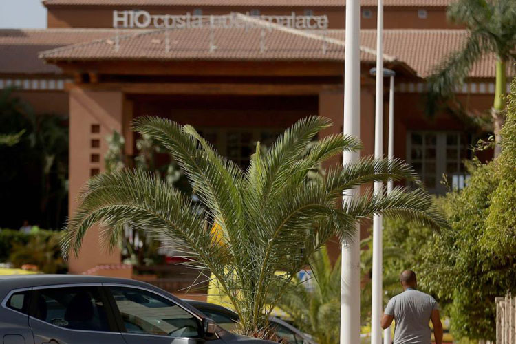 Salen de la cuarentena 148 huéspedes de hotel en Tenerife