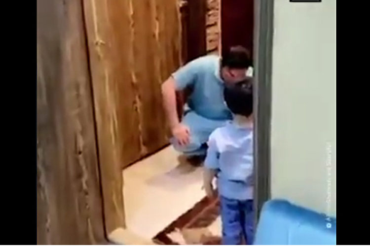 Desgarrador video de enfermero que debe negar abrazo a su hijo tras llegar del trabajo