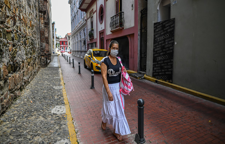 Panamá decreta toque de queda al superar el centenar de contagios del covid-19