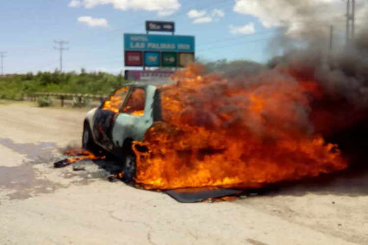 Punto Fijo: Carro en movimiento se prendió en llamas