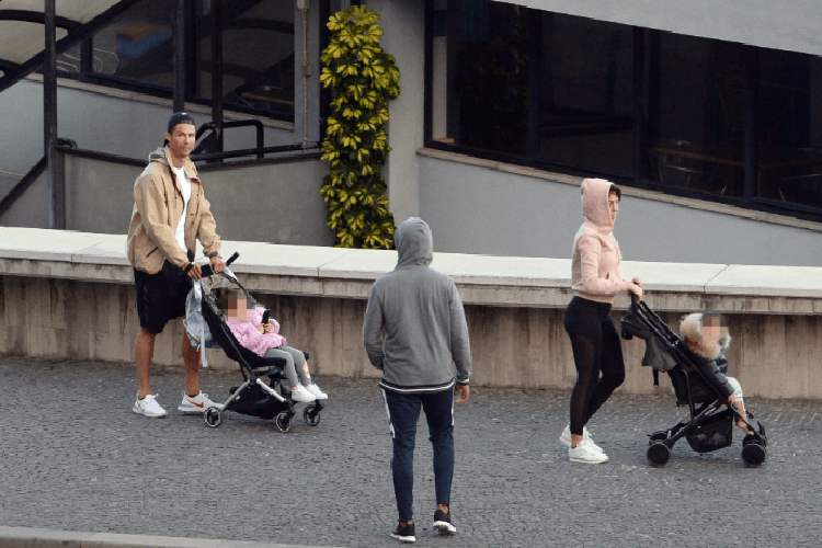 Ronaldo sale de paseo con su esposa e hijos en medio de cuarentena
