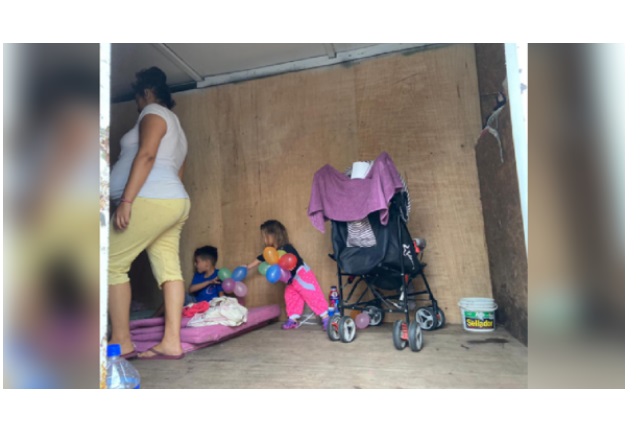 Perú: Familia numerosa que vivía en un camión fue atendida por ACNUR