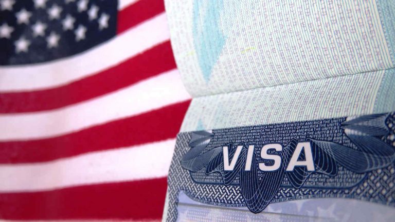 Algunas embajadas de EEUU suspenden servicios de aprobación de visas por coronavirus