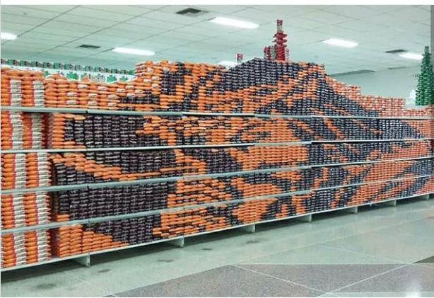 ¡Increíble! Empleado del supermercado Hiperlíder de Yaracuy crea imagen de Nazareno con paquetes de arroz (+Fotos)
