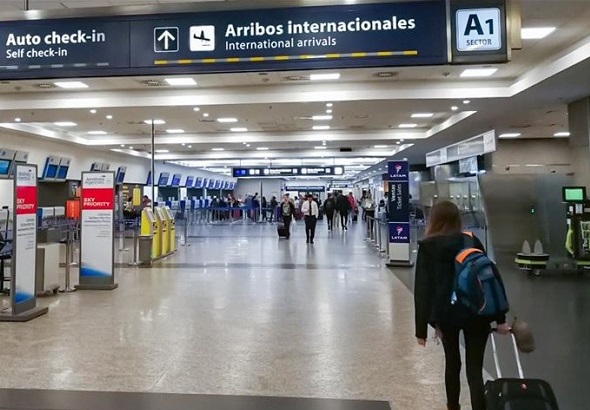 Venezolanos y argentinos piden vuelo humanitario para regresar a sus países de origen