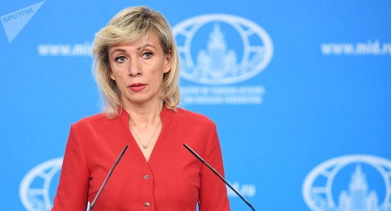 Cancillería rusa pide a los medios del Reino Unido y EEUU anunciar el horario de las «invasiones» del Kremlin para 2022