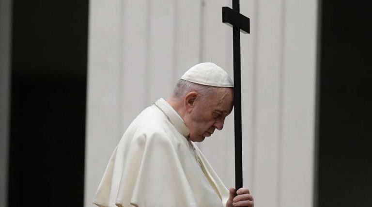 Papa cancela tradicional ceremonia prenavideña por el COVID-19