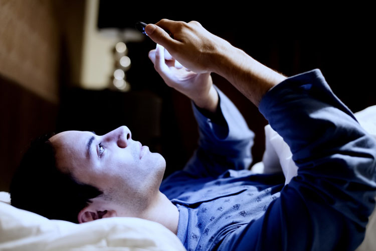 Cómo evitar el insomnio de las pantallas