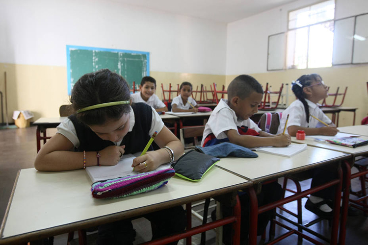 Niños de América Latina perdieron casi 2 años de aprendizaje por la pandemia, según estudio