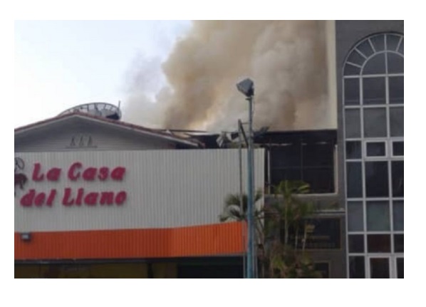 Reportan incendio en el restaurante La Casa del Llano en Las Mercedes