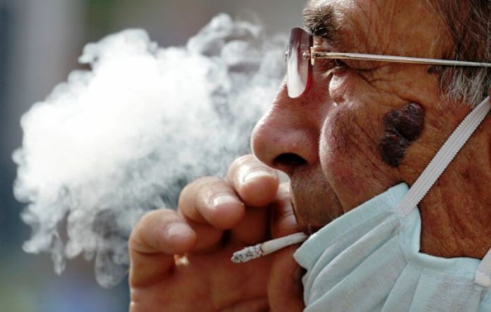 Neumólogos de España afirman que el consumo de nicotina no reduce el riesgo de infección por Covid-19