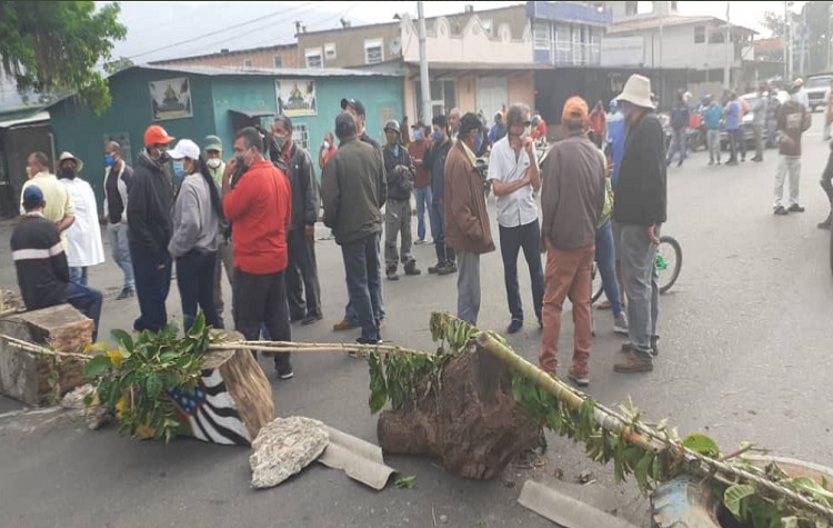 Monagas: Productores de Caripe protestan segundo día por gasolina