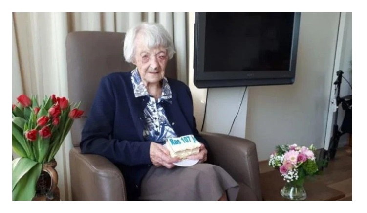 Abuelita de 107 años vence al coronavirus en Holanda