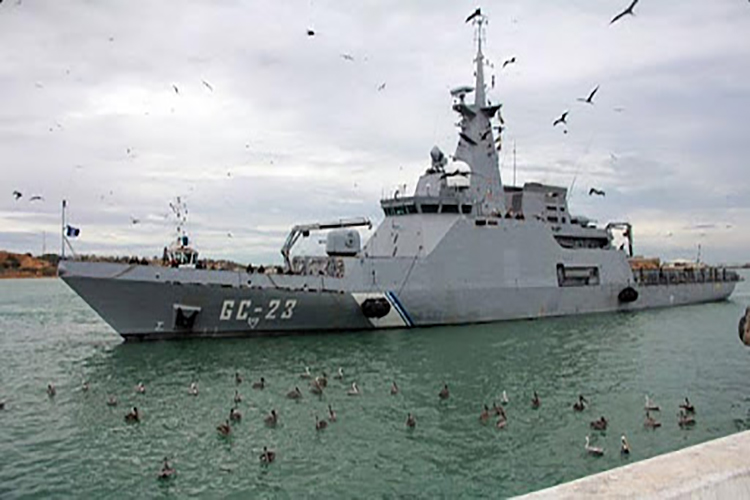Zozobra buque de la armada venezolana al chocar con barco portugués