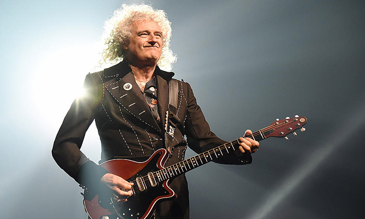 Brian May de Queen, rompió sus glúteos en pedazos por accidente de jardinería