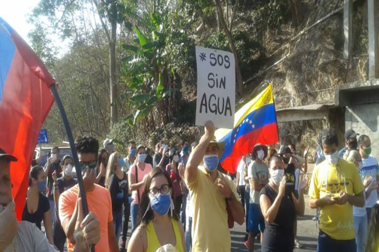 Vecinos de La urbina y Mariche tomaron las calles para protestar por agua