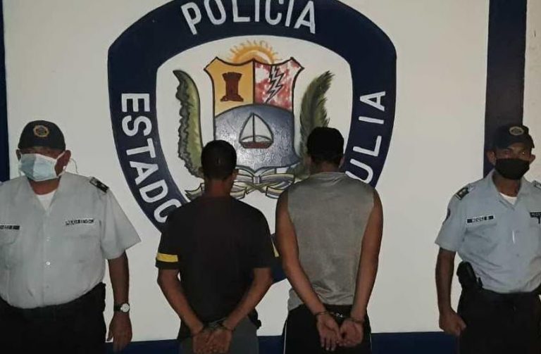 Policía arresta dos sujetos en Cabimas por golpear un funcionario público