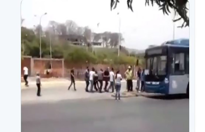 Cumaná: A carrozas fúnebres no les echaron gasolina y trasladaron los cuerpos en bus (+Video)