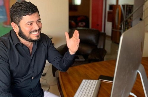 Guillermo Carreño emplea Info Negocio Live para impulsar su visión de ayudar a profesionales a convertirse en empresarios