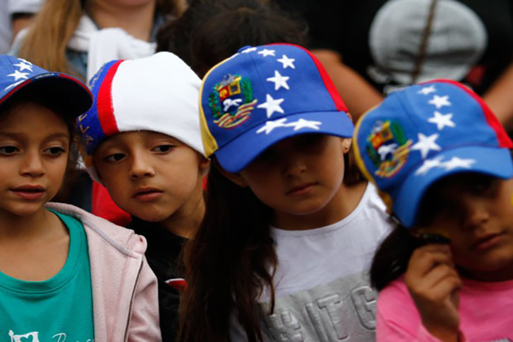 Unesco: Más de 150.000 niños venezolanos están fuera del sistema educativo colombiano