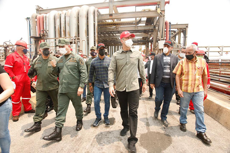 El Aissami: Carga de buques iraníes levantará refinación y producción petrolera en Venezuela