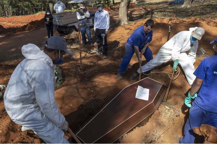 Brasil registra récord contagiados por coronavirus en un día