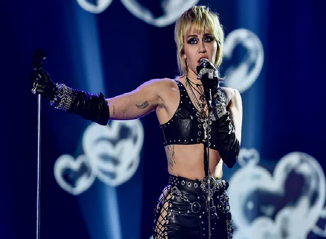 Miley Cyrus actuará para los trabajadores de la salud vacunados en el Super Bowl