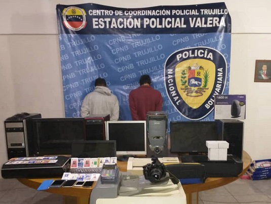 Detenidos dos hombres por falsificar documentación pública en Trujillo