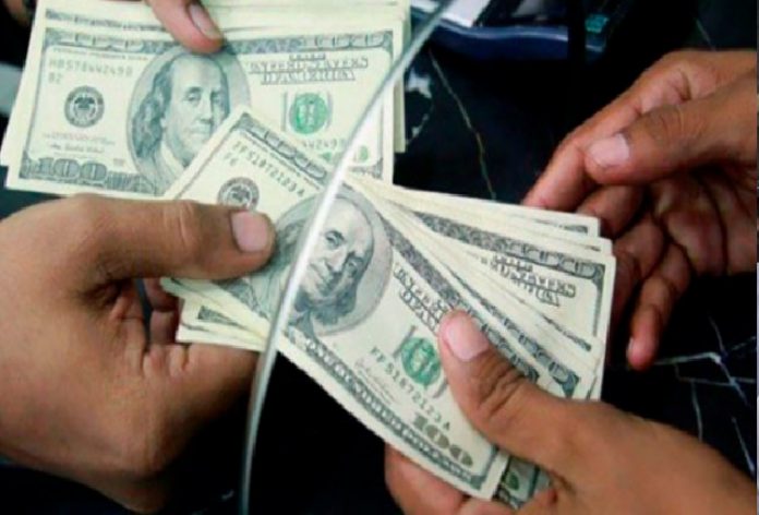 EFE: Venezuela, el país del dólar a 80 centavos
