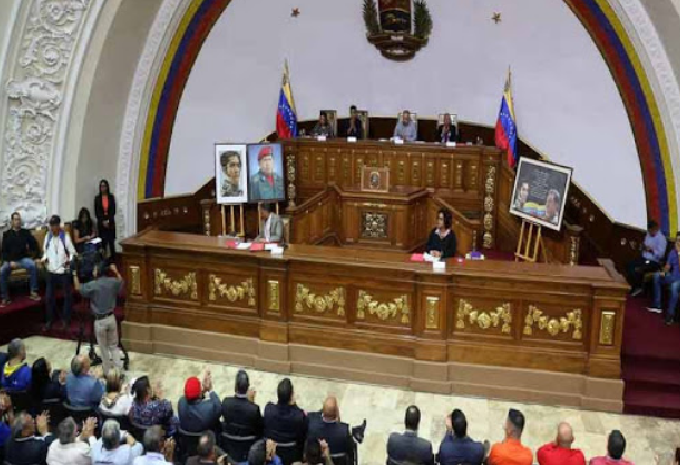Chavismo retomará control del Parlamento que Guaidó se niega a ceder