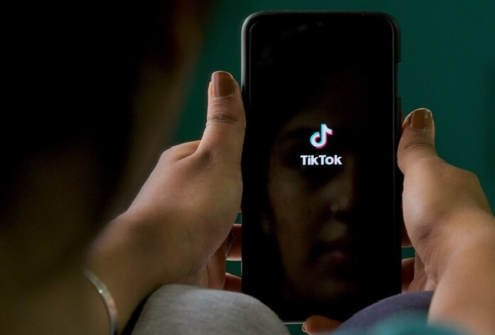 Niña muere asfixiada al participar en desafío viral de TikTok