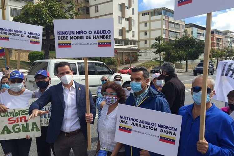 Guaidó acompañó protesta en Baruta