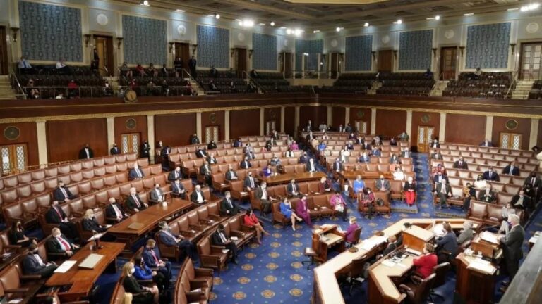 Cámara de Representantes entregará el juicio político de Trump al Senado el lunes