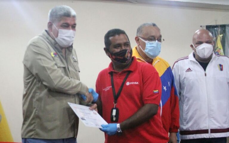 Ministro Eduardo Piñate entregó certificados a trabajadores del CPT en Falcón