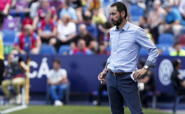 Pablo Machín deja de ser entrenador del Deportivo Alavés