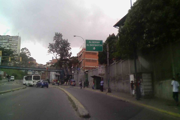 Caracas: Enfrentamiento con fusiles y granadas dejó dos abatidos en Avenida Morán