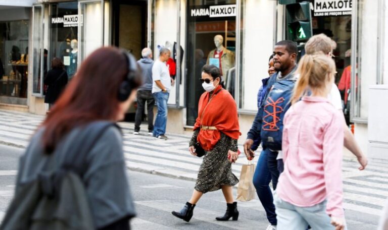 Empeora la pandemia en Portugal; cierran las escuelas