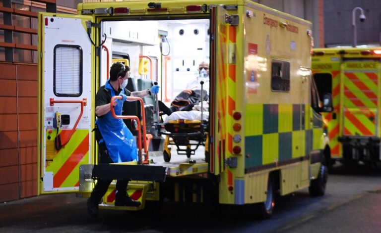 Reino Unido recurre a morgues de emergencia ante la saturación en hospitales