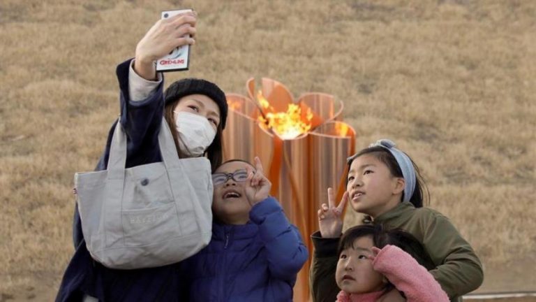 Japón pospone exhibición de antorcha olímpica por temores relacionados al COVID-19