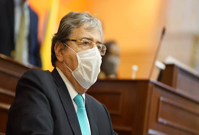Ministro de Defensa colombiano en estado crítico por Covid-19
