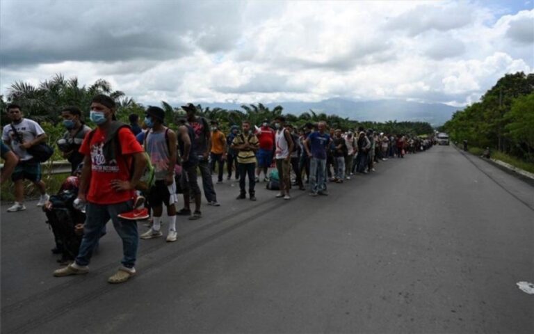 Centenares de migrantes hondureños se concentran para salir hacia EEUU